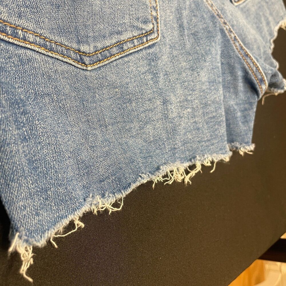 ~ Levi's 29 Jean Shorts Cut Off Hi-Rise Med Wash Distressed Frayed Raw Rips Blue - Picture 10 of 13